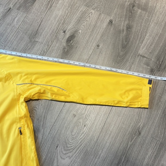 Elevate Sports Women’s Lemon Yellow & Gray  Trim Rain jacket with Velcro Cuffs . - Picture 11 of 13